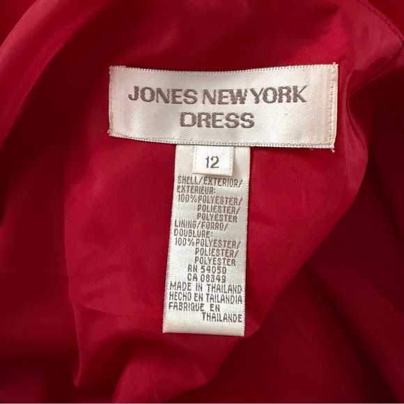 Elegant Red Sleeveless Dress - Picture 2 of 7